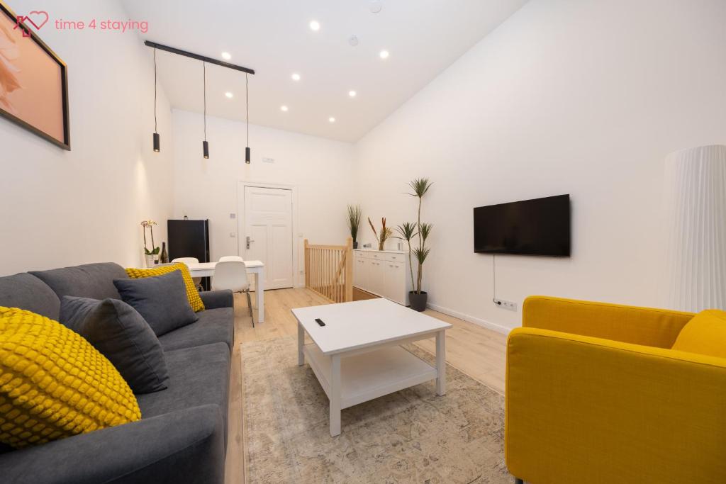 TV a/nebo společenská místnost v ubytování time4staying 3 SZ Maisonette nahe Kudamm, ICC & Zoo