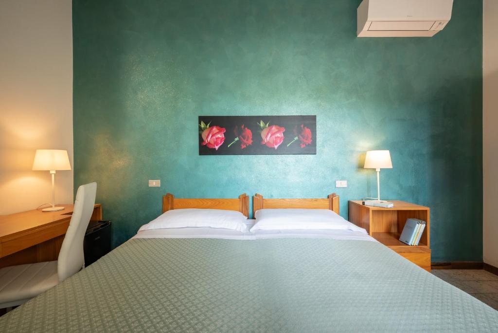 Hotel Parco dei Pini - 100mt dal Mare - Quadruple Room With Balcony