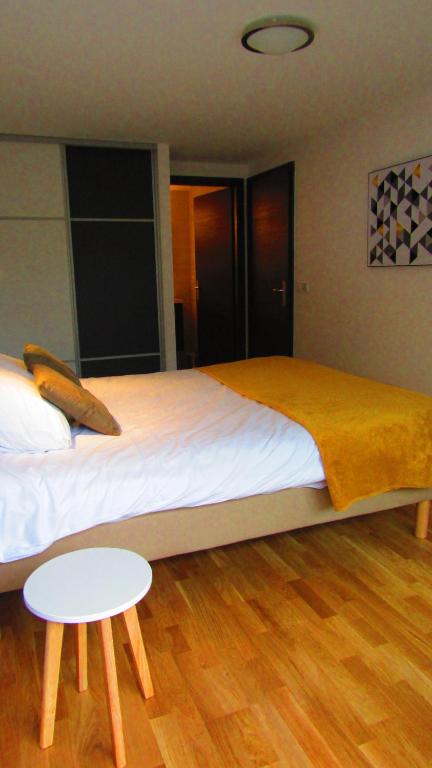 Postel nebo postele na pokoji v ubytování Appartement Semnoz - Vue Lac