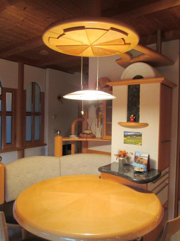 Kuchyň nebo kuchyňský kout v ubytování CHALET LEE's HERZNESCHTL