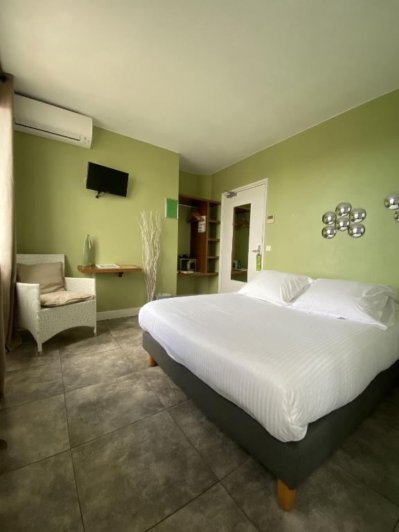 Postel nebo postele na pokoji v ubytování Hôtel La Rotonde