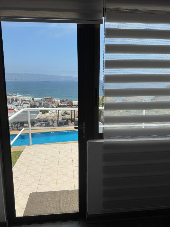 Nespecifikovaný výhled na moře nebo výhled na moře při pohledu z aparthotelu