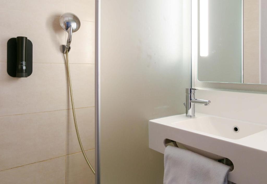 B&B HOTEL Marseille La Valentine St Menet - Resim 38