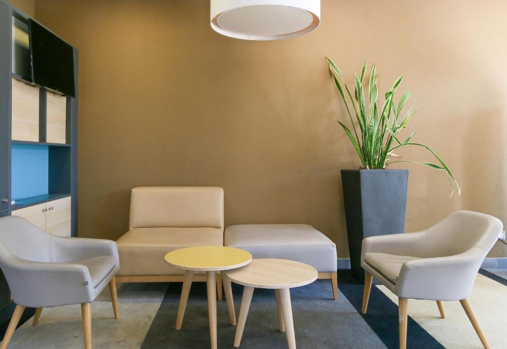 B&B HOTEL Marseille La Valentine St Menet - Resim 33