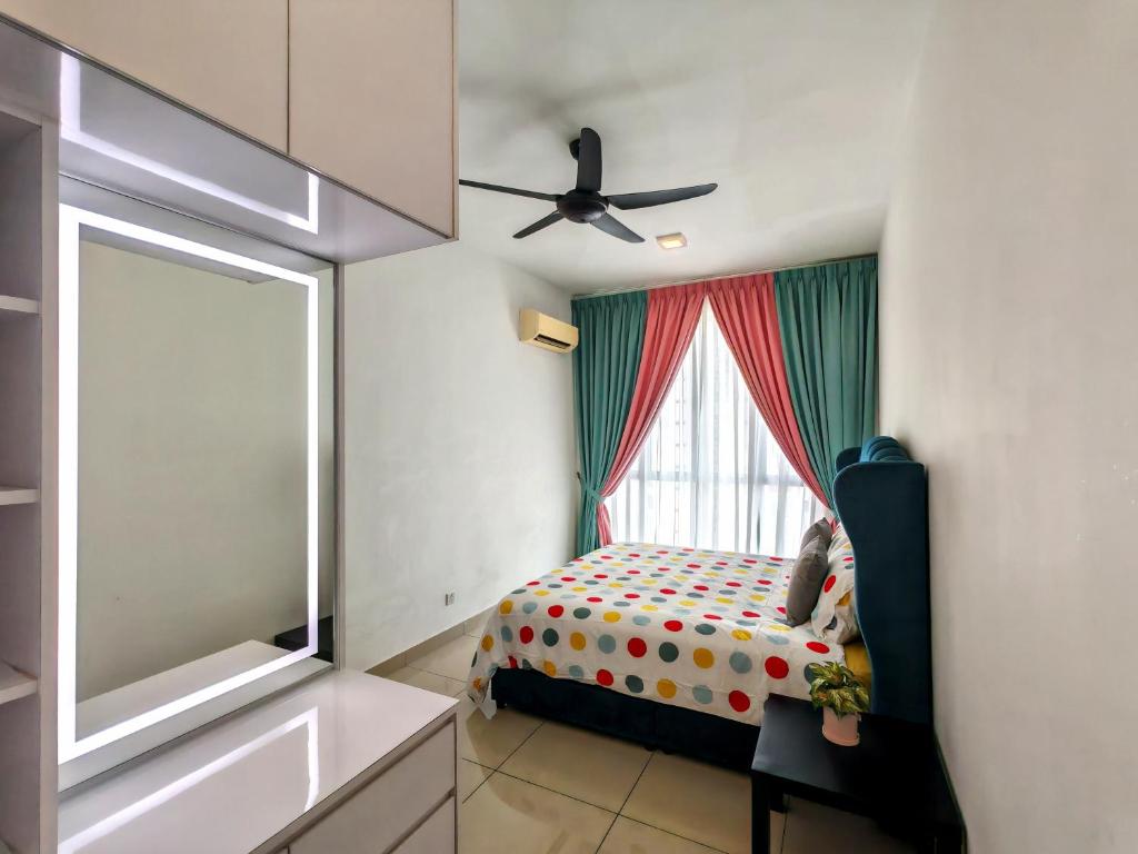 Postel nebo postele na pokoji v ubytování Near MMHE - 3 Bedrooms Homestay Meridin Bayvue Pasir Gudang