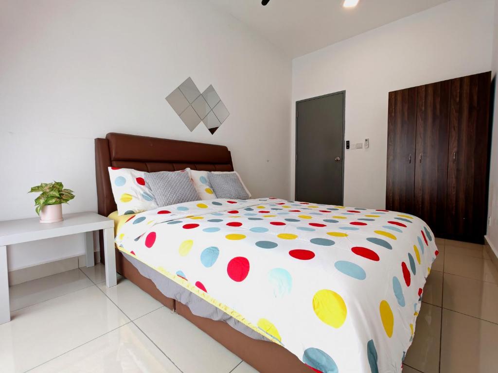 Postel nebo postele na pokoji v ubytování Near MMHE - 3 Bedrooms Homestay Meridin Bayvue Pasir Gudang