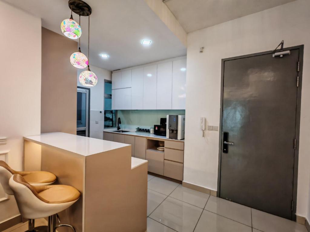 Kuchyň nebo kuchyňský kout v ubytování Near MMHE - 3 Bedrooms Homestay Meridin Bayvue Pasir Gudang