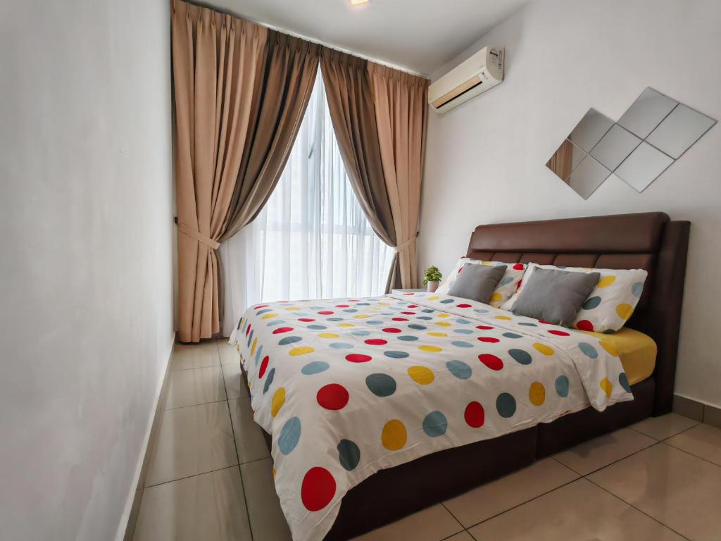 Postel nebo postele na pokoji v ubytování Near MMHE - 3 Bedrooms Homestay Meridin Bayvue Pasir Gudang