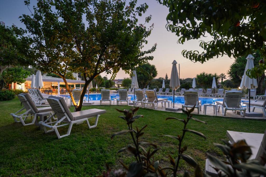 Bazén v ubytování Erofili Hotel nebo v jeho okolí