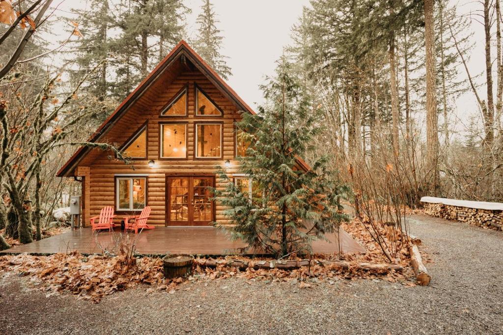 Glacier Springs Cabin #21 - This family home says Cabin in the Country!