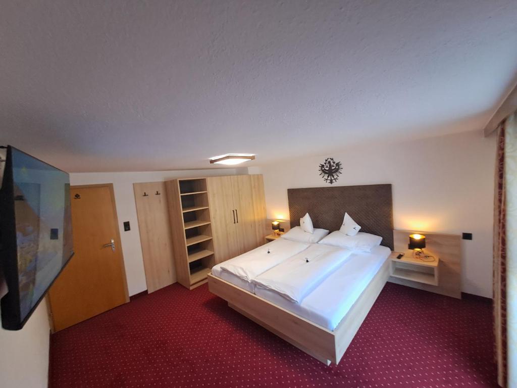 Postel nebo postele na pokoji v ubytování Haus Tirol Appartements