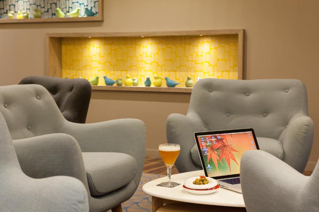 Posezení v ubytování ibis Styles Chaumont Centre Gare