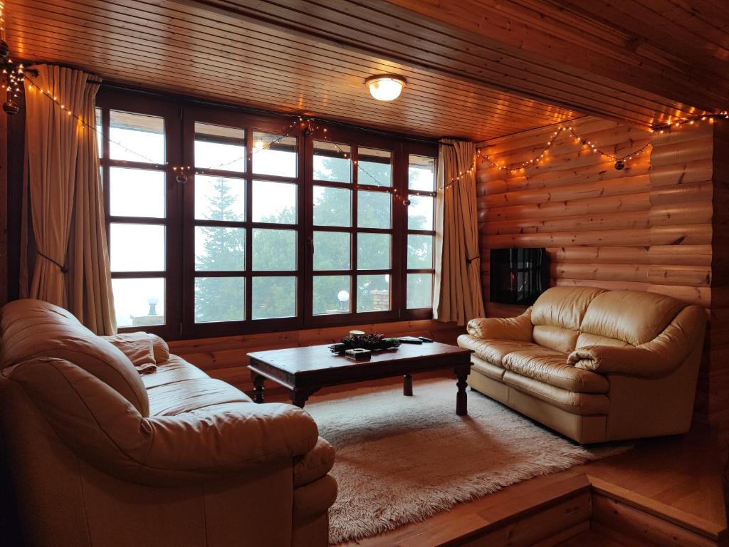 Posezení v ubytování ''Nest'' The Wooden Suite by Ski Alure