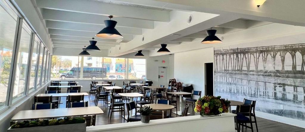 Een restaurant of ander eetgelegenheid bij Dayton House Resort - BW Signature Collection