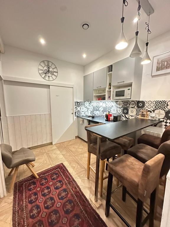 Charles V Marais Apartment - Resim 16