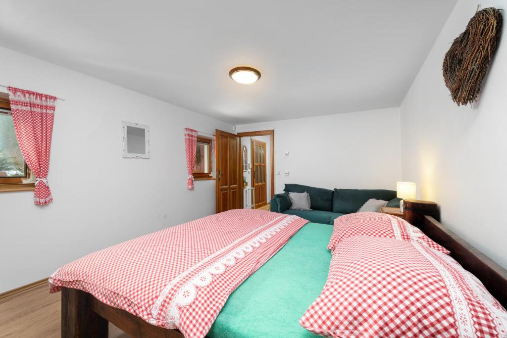 Letto o letti in una camera di Chalupa v Haraticích