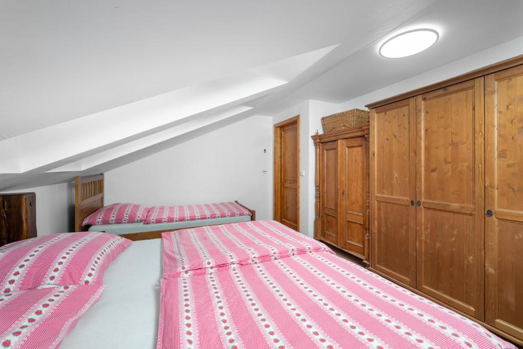Letto o letti in una camera di Chalupa v Haraticích