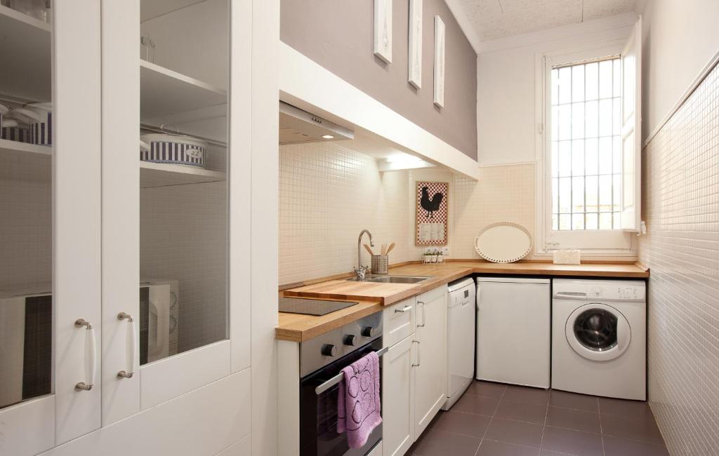 Kuchyň nebo kuchyňský kout v ubytování Villa Modernista