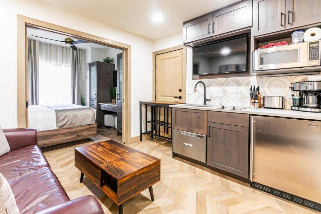 Condos at Canyons Resort by White Pines - Villa De Dos Dormitorios