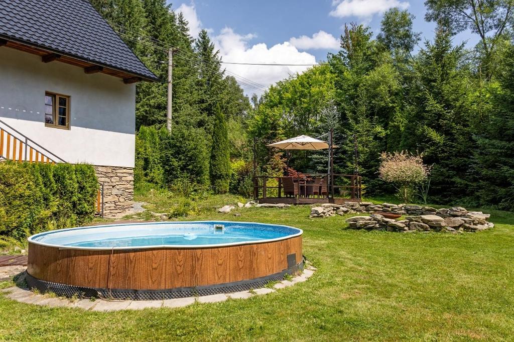Bazén v ubytování Chalupa Pusté Žibřidovice nebo v jeho okolí