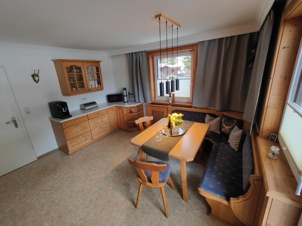 Kuchyň nebo kuchyňský kout v ubytování Apartment Anni im Haus Hintertal