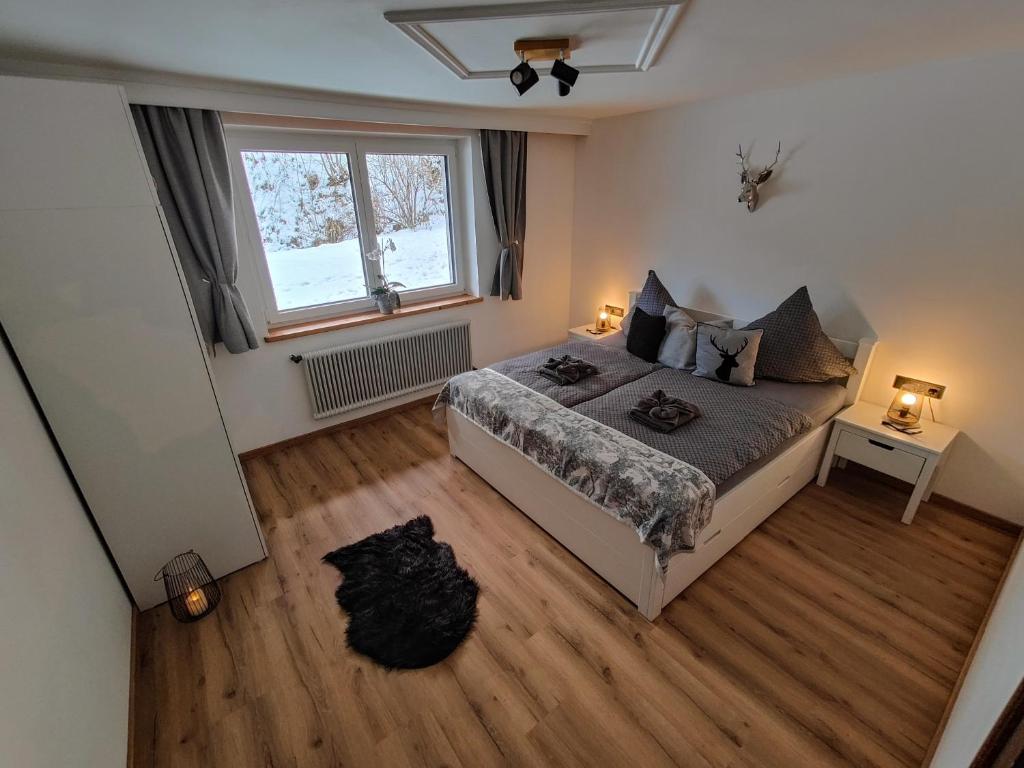 Postel nebo postele na pokoji v ubytování Apartment Anni im Haus Hintertal