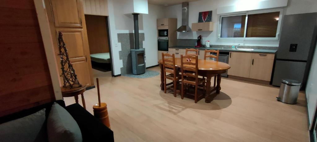 Kuchyň nebo kuchyňský kout v ubytování chalet pour amoureux à Gérardmer