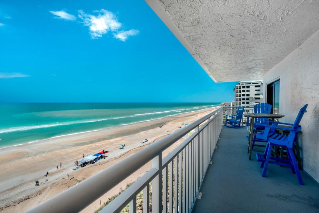 View of 3 BDRM Oceanfront Penthouse @ Prime Location - Guest suites for Rent in ...