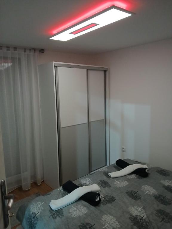 Postel nebo postele na pokoji v ubytování HOLIDDAY HOUSE THE LUx