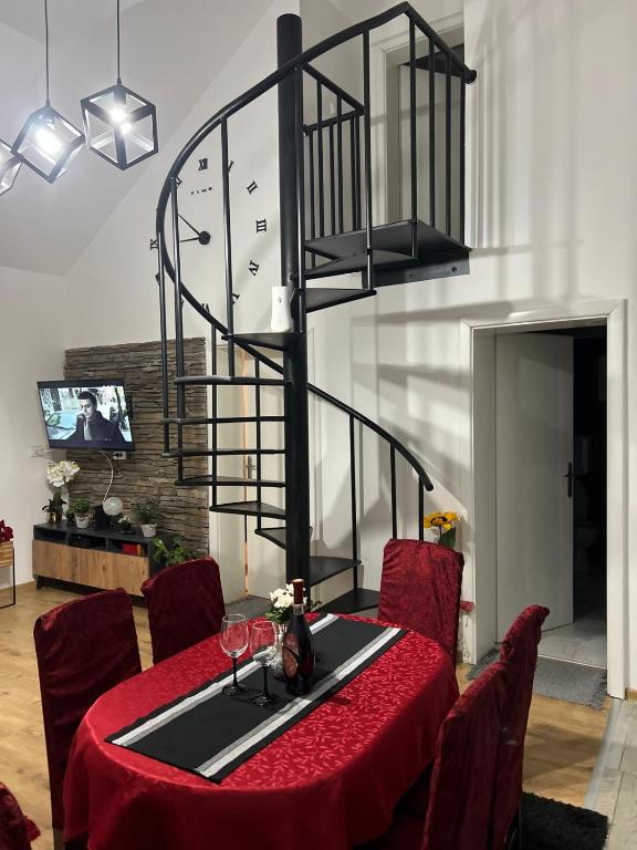TV a/nebo společenská místnost v ubytování HOLIDDAY HOUSE THE LUx