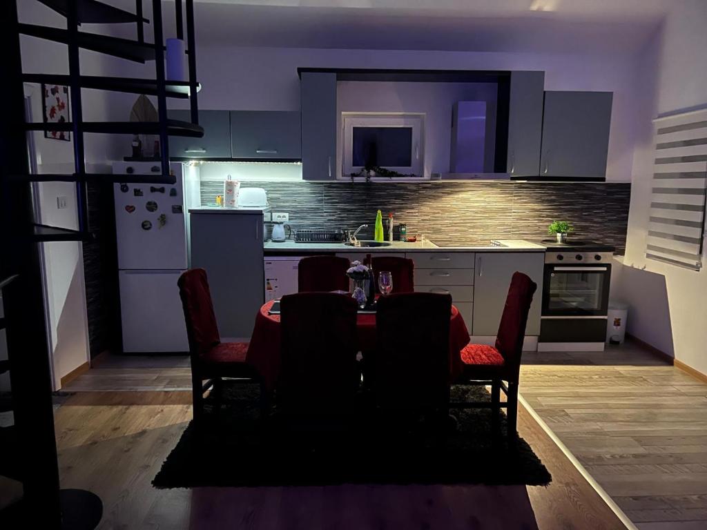 Kuchyň nebo kuchyňský kout v ubytování HOLIDDAY HOUSE THE LUx