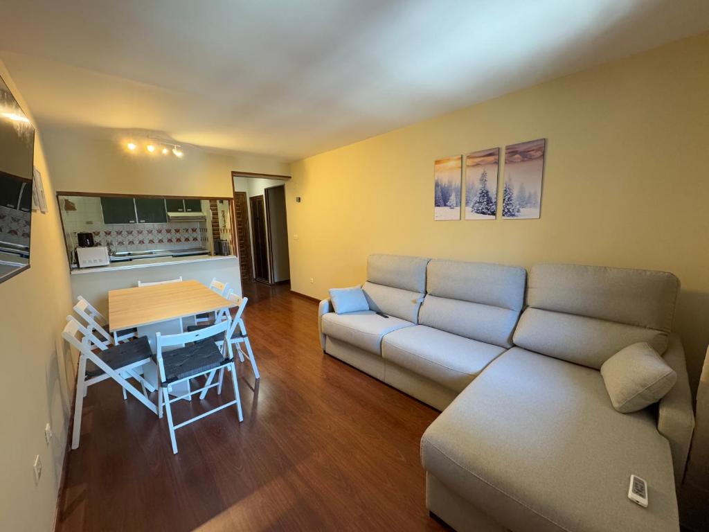 Posezení v ubytování Céntrico apartamento con vistas en Formigal - Entrada 24h sin llaves