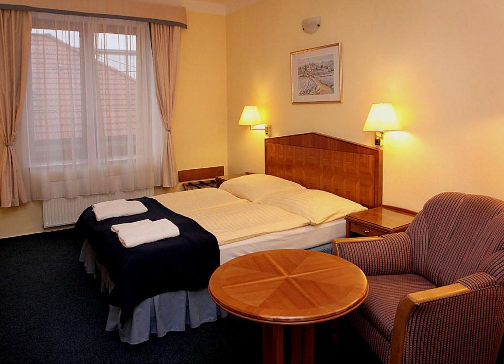 Postel nebo postele na pokoji v ubytování Hotel Prajer