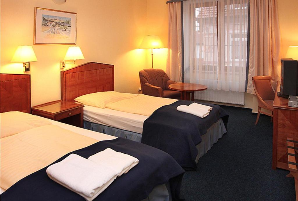 Postel nebo postele na pokoji v ubytování Hotel Prajer