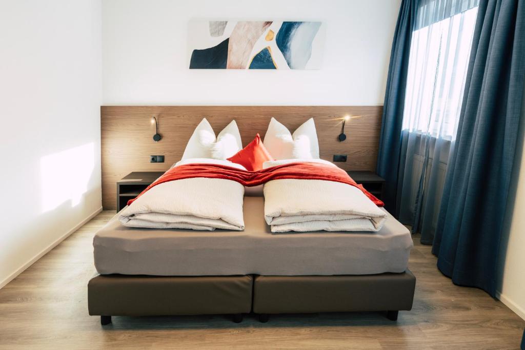 Postel nebo postele na pokoji v ubytování Roadhotel Vinschgau