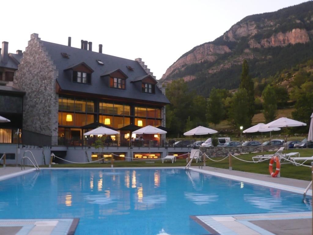 Nespecifikovaný výhled na hory nebo výhled na hory při pohledu z aparthotelu