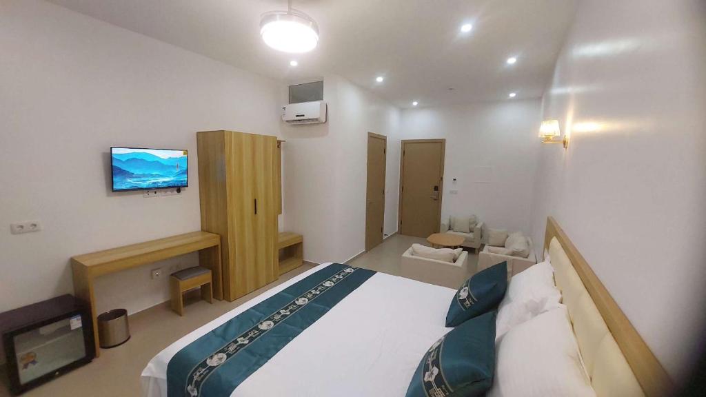 Postel nebo postele na pokoji v ubytování Lily holiday hotel