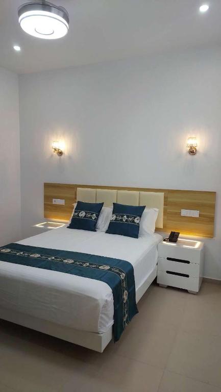 Postel nebo postele na pokoji v ubytování Lily holiday hotel