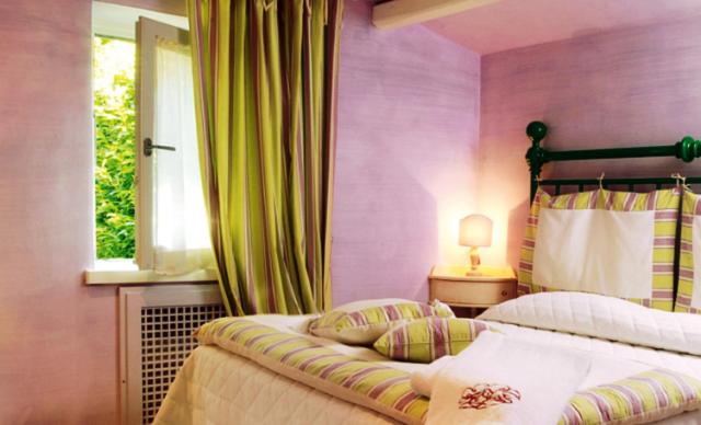 A bed or beds in a room at Hotel La Locanda Dei Ciocca