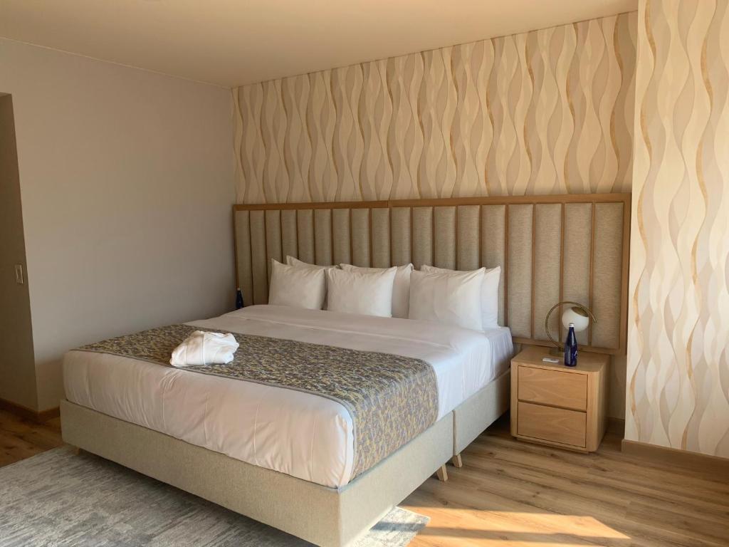 Postel nebo postele na pokoji v ubytování Tequendama Suites Bogota