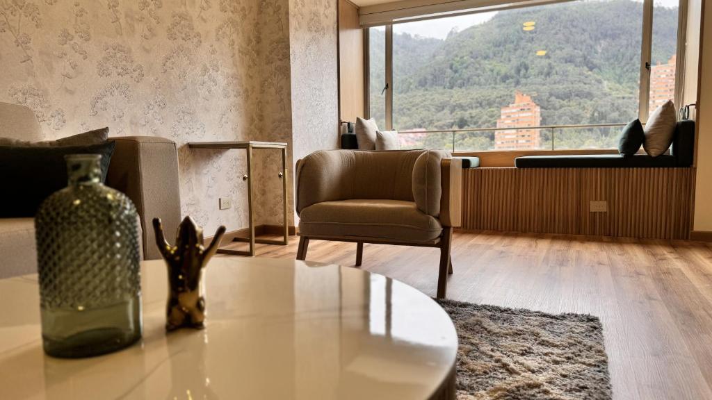 Nespecifikovaný výhled na hory nebo výhled na hory při pohledu z hotelu