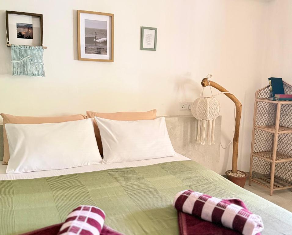 Postel nebo postele na pokoji v ubytování Sri Lanka Surf Villa Domus Graziella