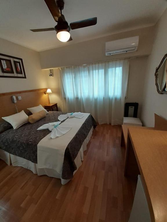 a hotel room with a bed and a ceiling fan at Hotel Alma di Mare MDP in Mar del Plata