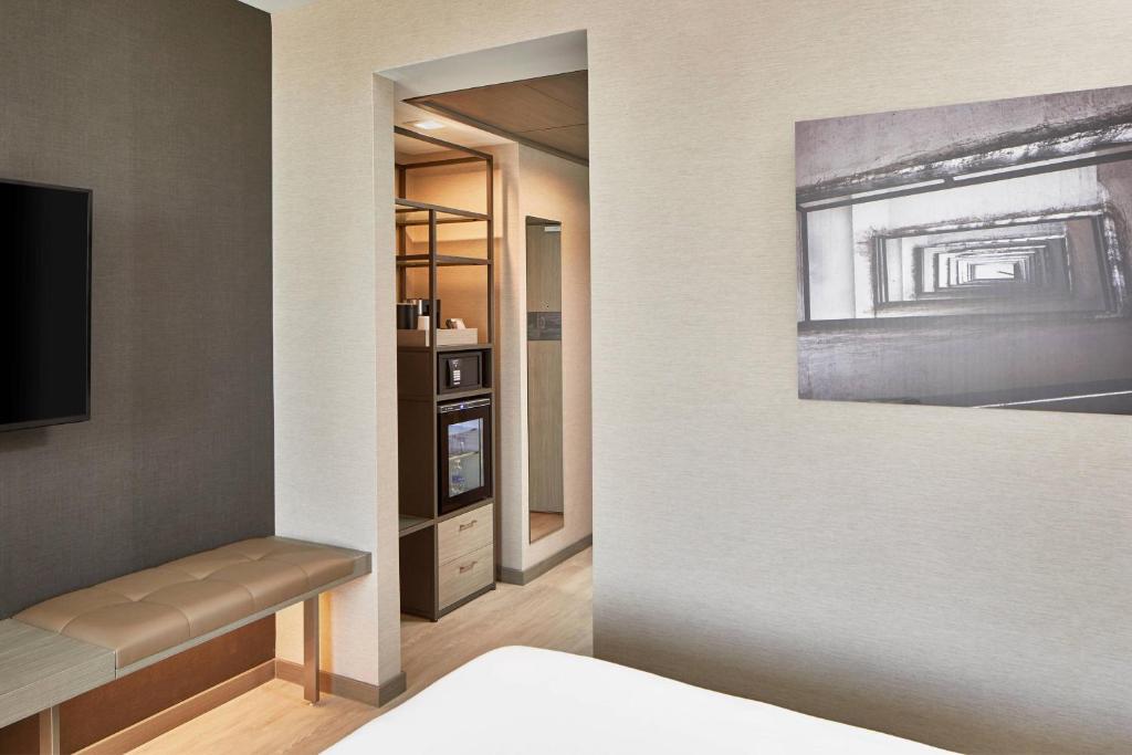 AC Hotel by Marriott Tuscaloosa Downtown - Double Queen Room