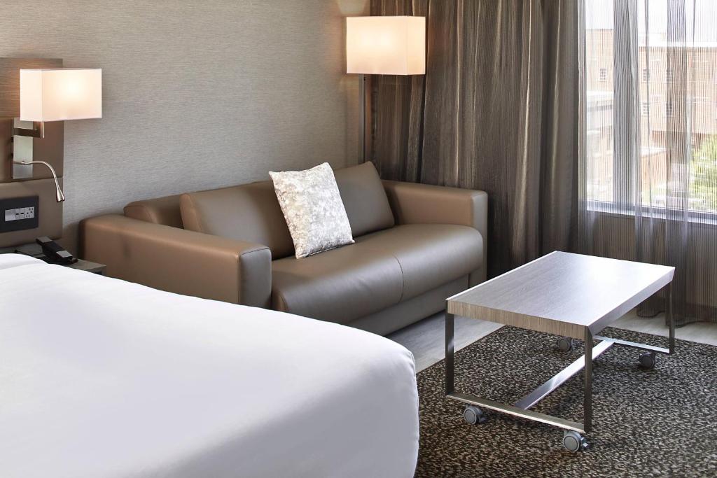 AC Hotel by Marriott Tuscaloosa Downtown - Habitación De Invitados Con 1 Rey, Sofá Cama
