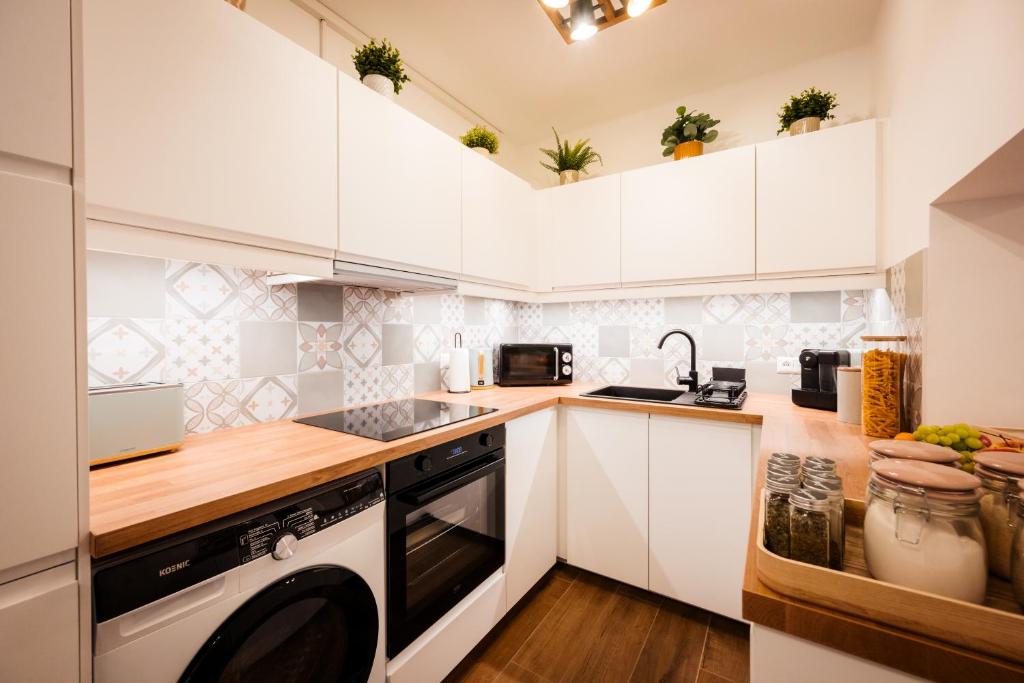 Kuchyňa alebo kuchynka v ubytovaní BoRa Apartments