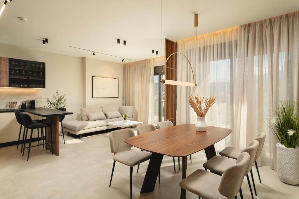 Lovelia Luxury Apartment with Private Parking