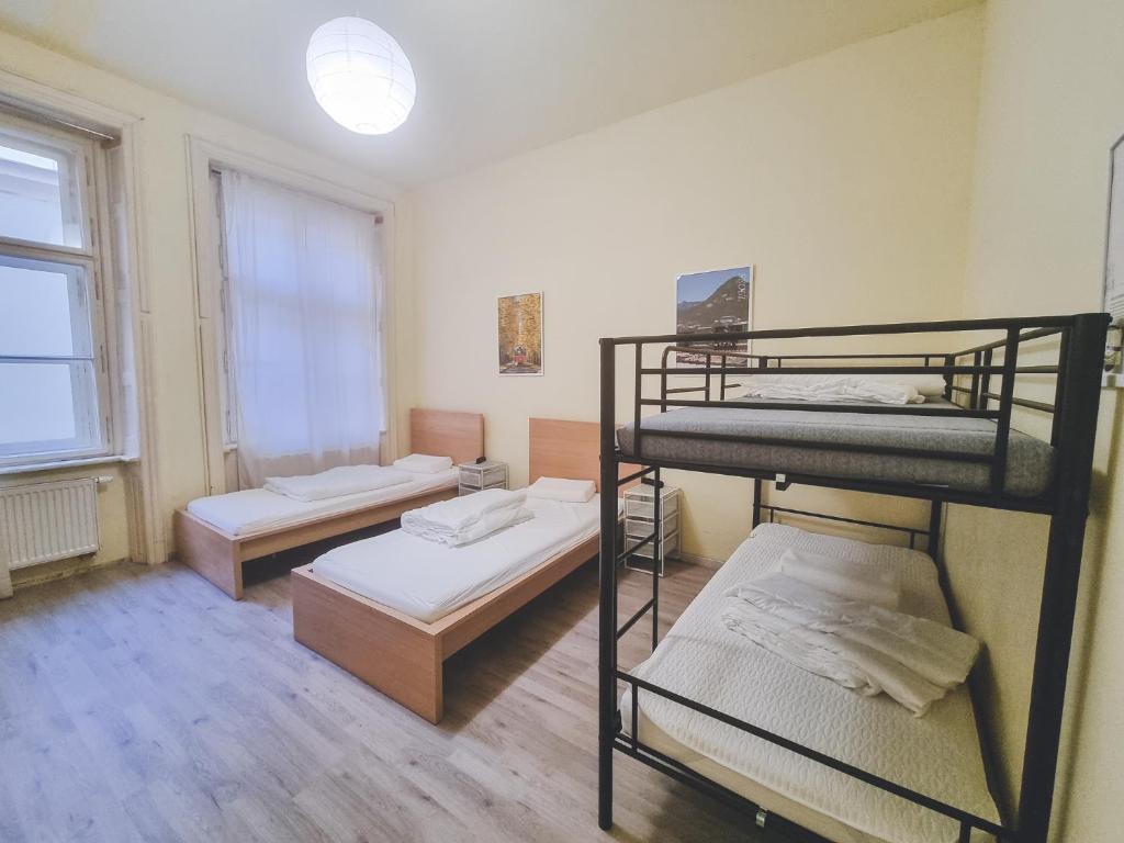 Postel nebo postele na pokoji v ubytování Korea town