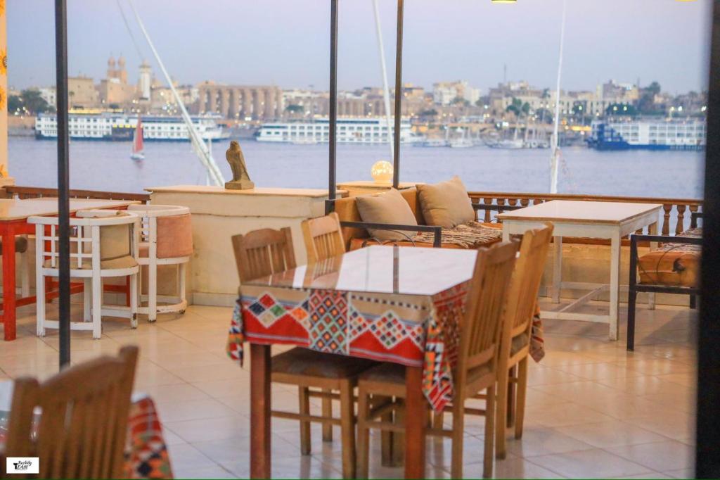 hoteles baratos luxor