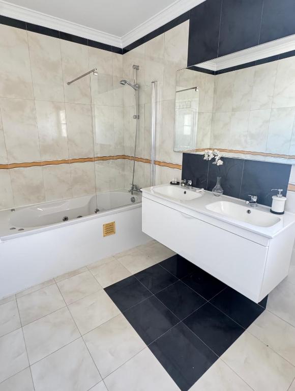 Villa Bonita Guesthouse Albufeira Old Town - 10